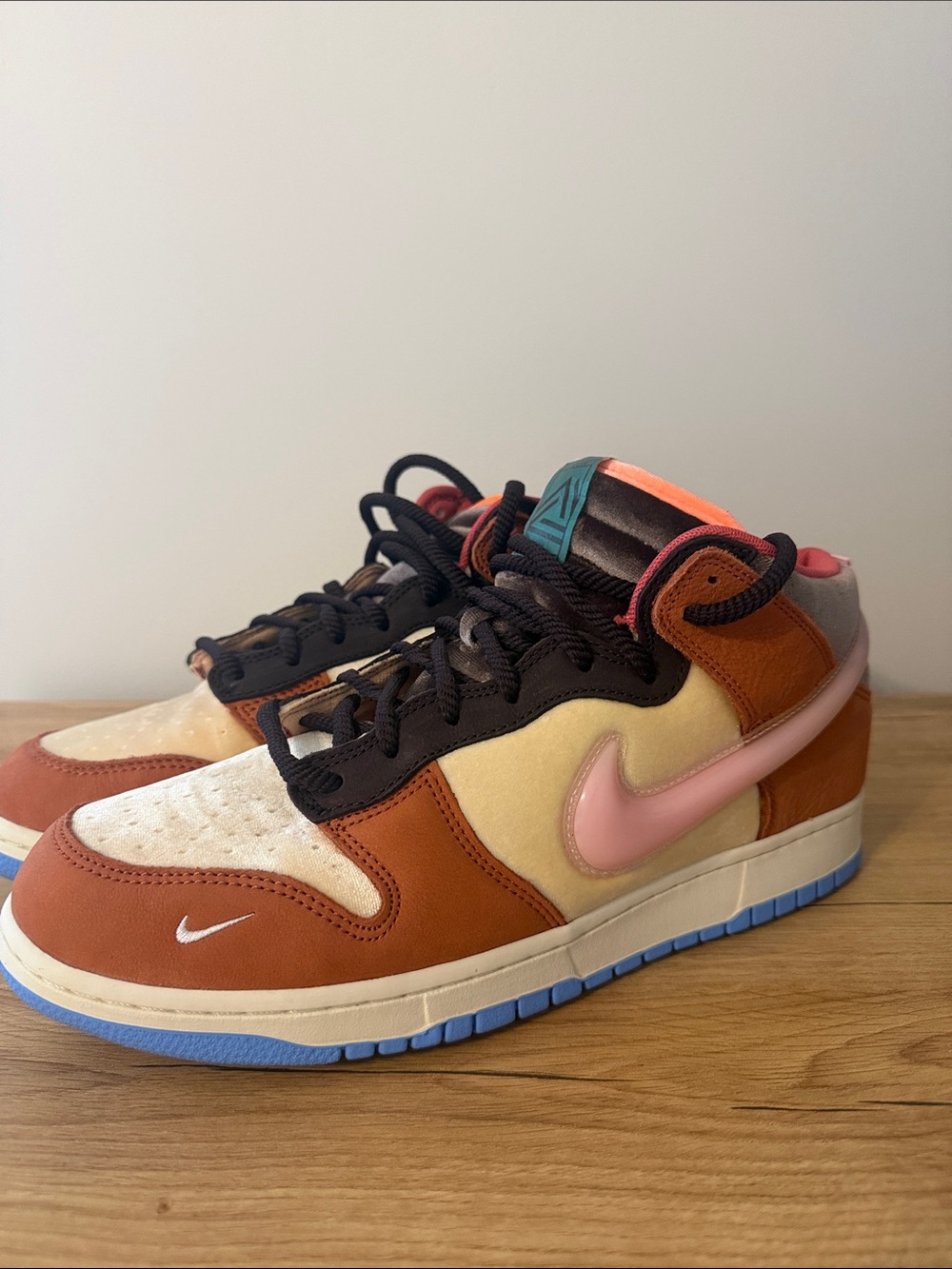 Nike SB Dunk Mid Social Status Free Lunch